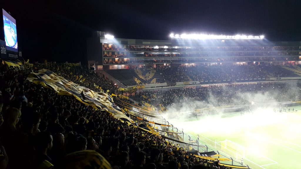 vista desde las tribunas del estadio campeón del siglo peñarol fútbol uruguayo