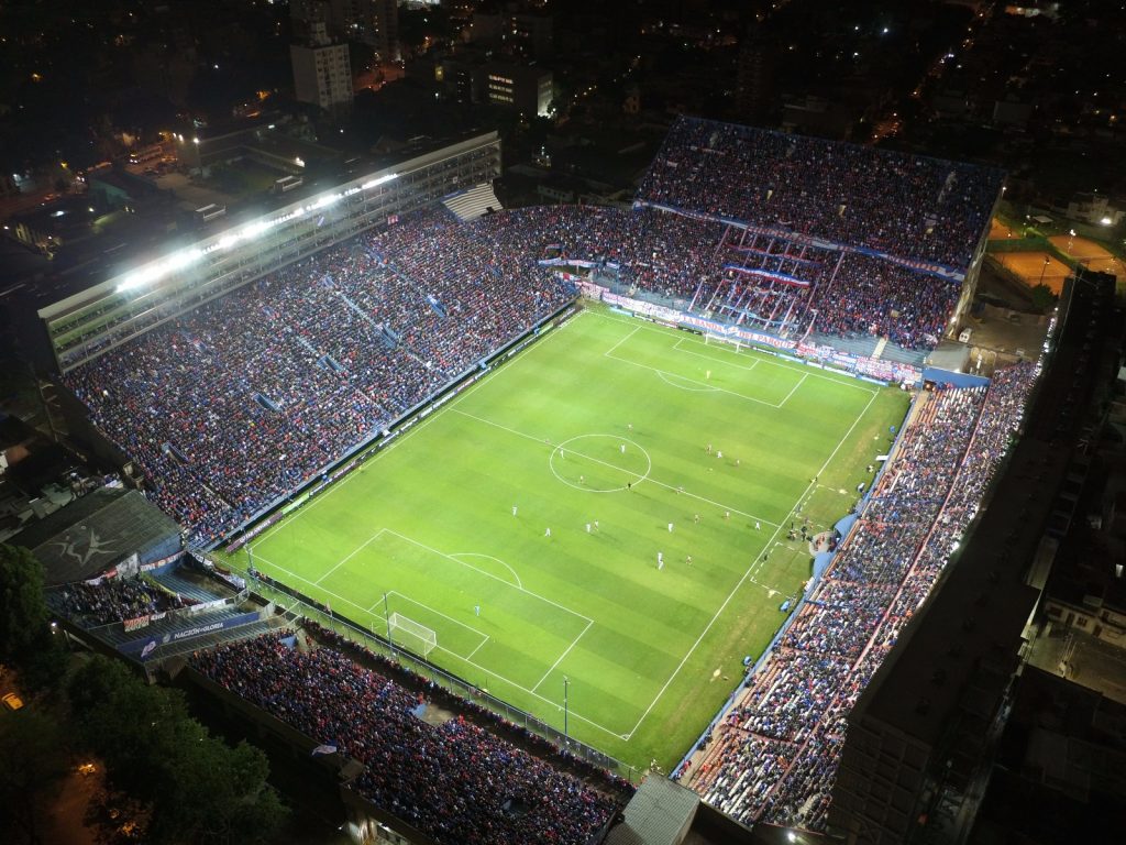 vista aérea del gran parque central fútbol uruguayo