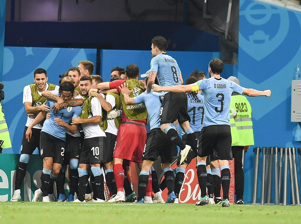 Jugadores de la selección uruguaya celebran gol de Edison Cavani en Mundial de Rusia fútbol uruguayo
