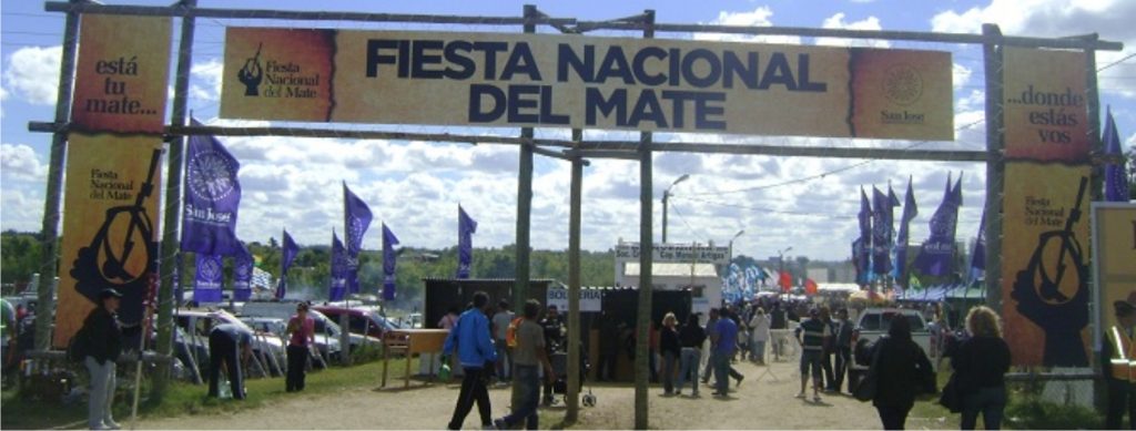 puerta de ingreso a la fiesta del mate tradiciones uruguayas