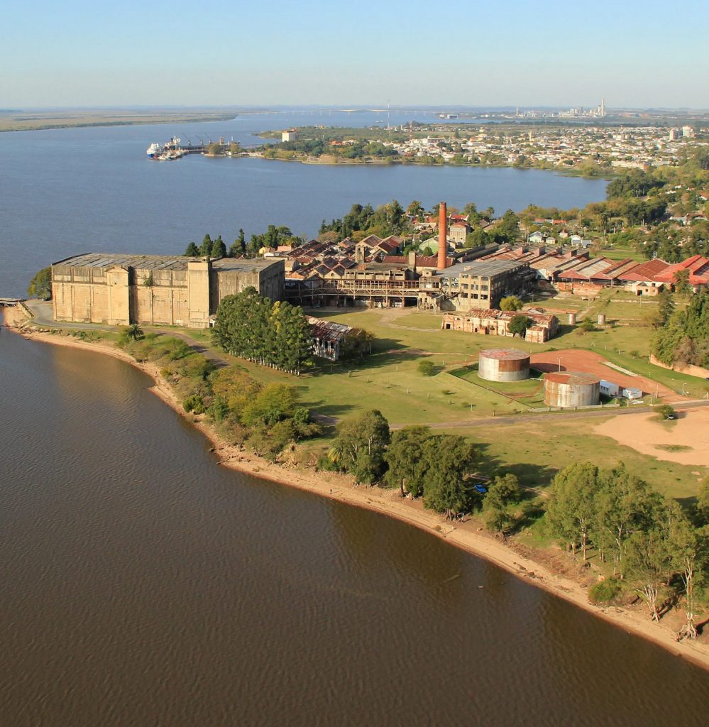 Viosta aérea del Complejo Industrial Frigorífico Anglo Fray Bentos